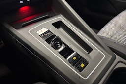 valkoinen Volkswagen Golf 2021 kuva 16.