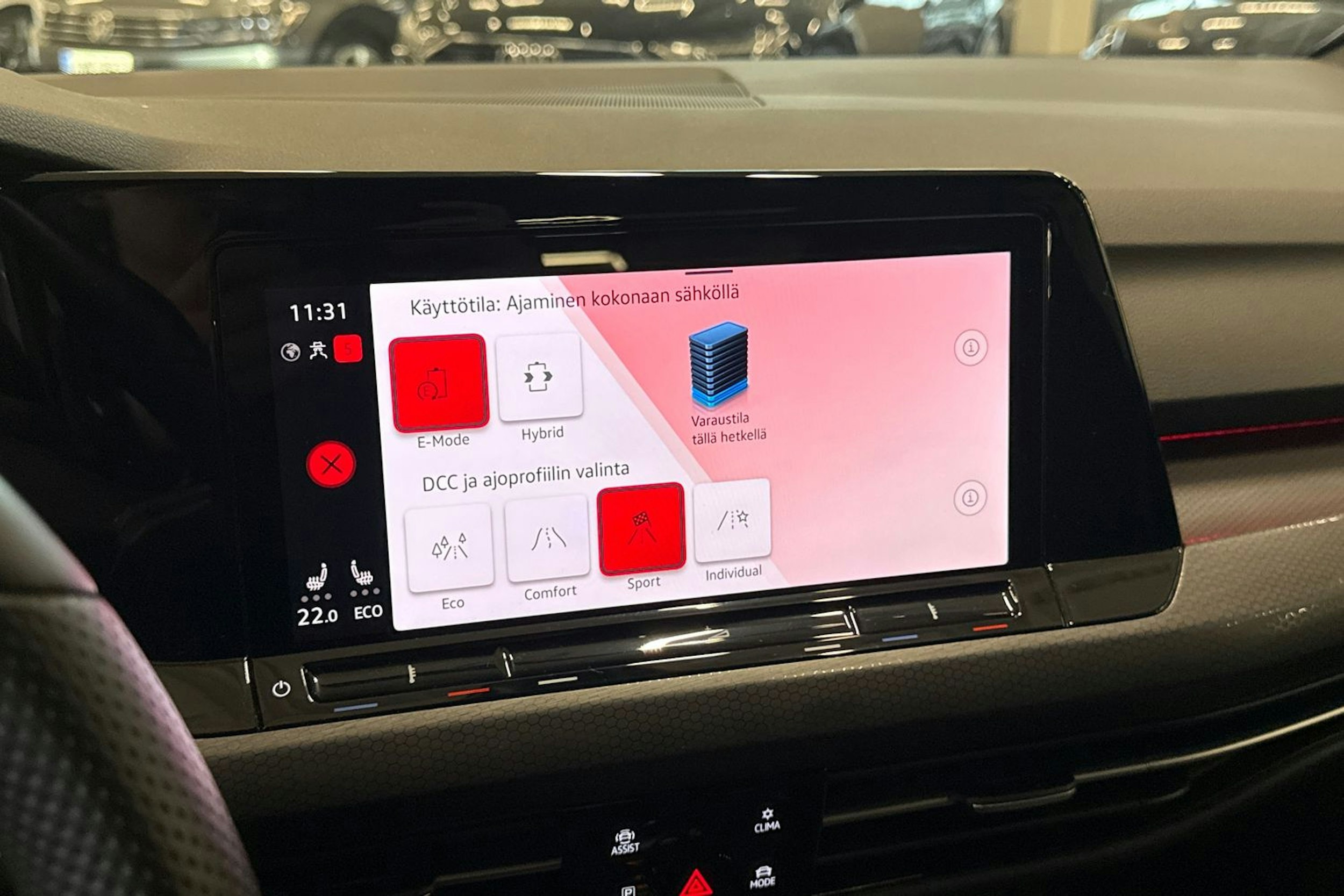 valkoinen Volkswagen Golf 2021 kuva 20.