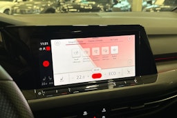 valkoinen Volkswagen Golf 2021 kuva 21.