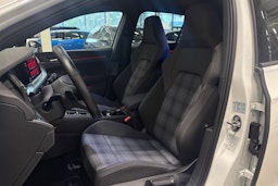 valkoinen Volkswagen Golf 2021 kuva 24.