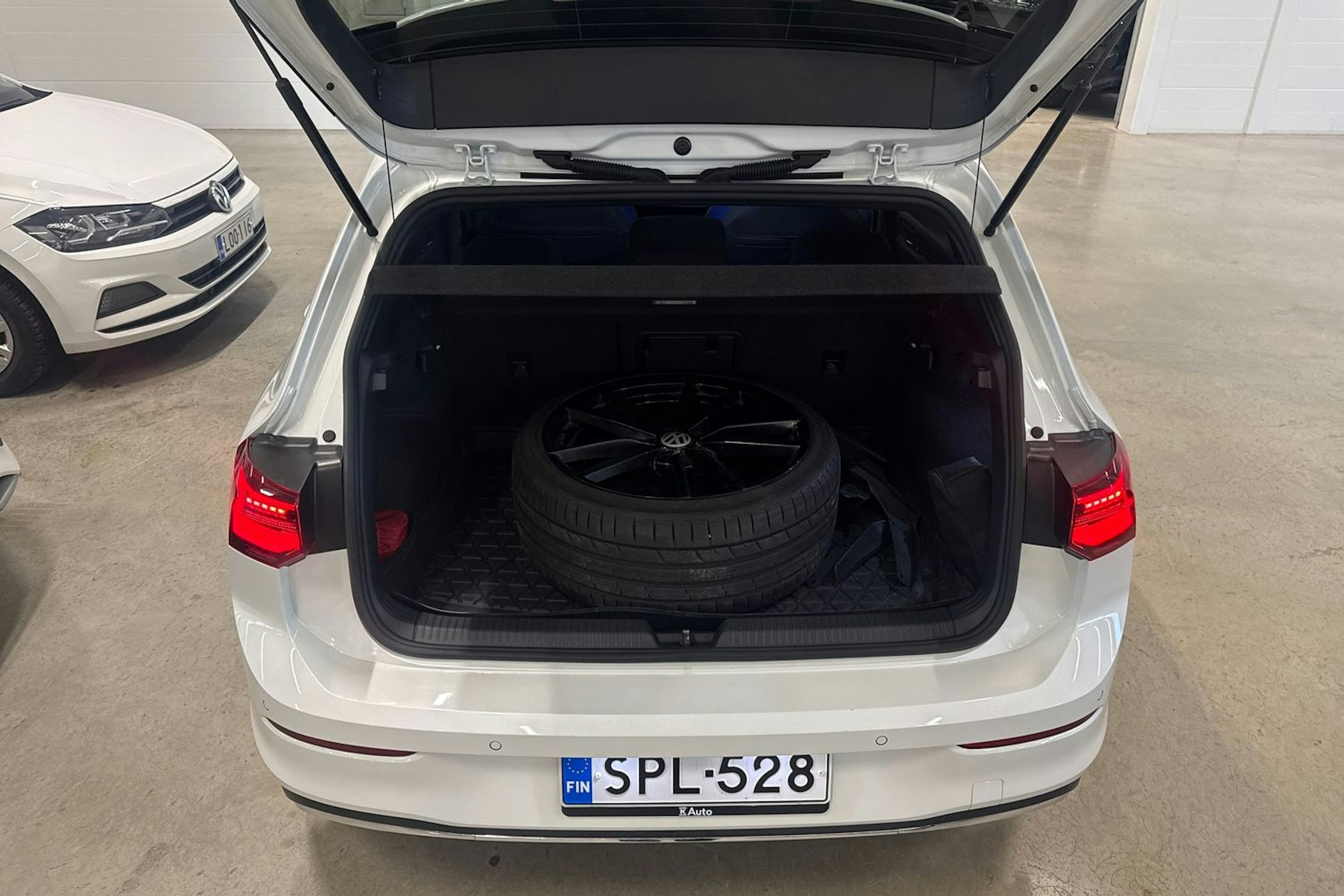 valkoinen Volkswagen Golf 2021 kuva 25.