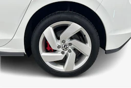 valkoinen Volkswagen Golf 2021 kuva 9.