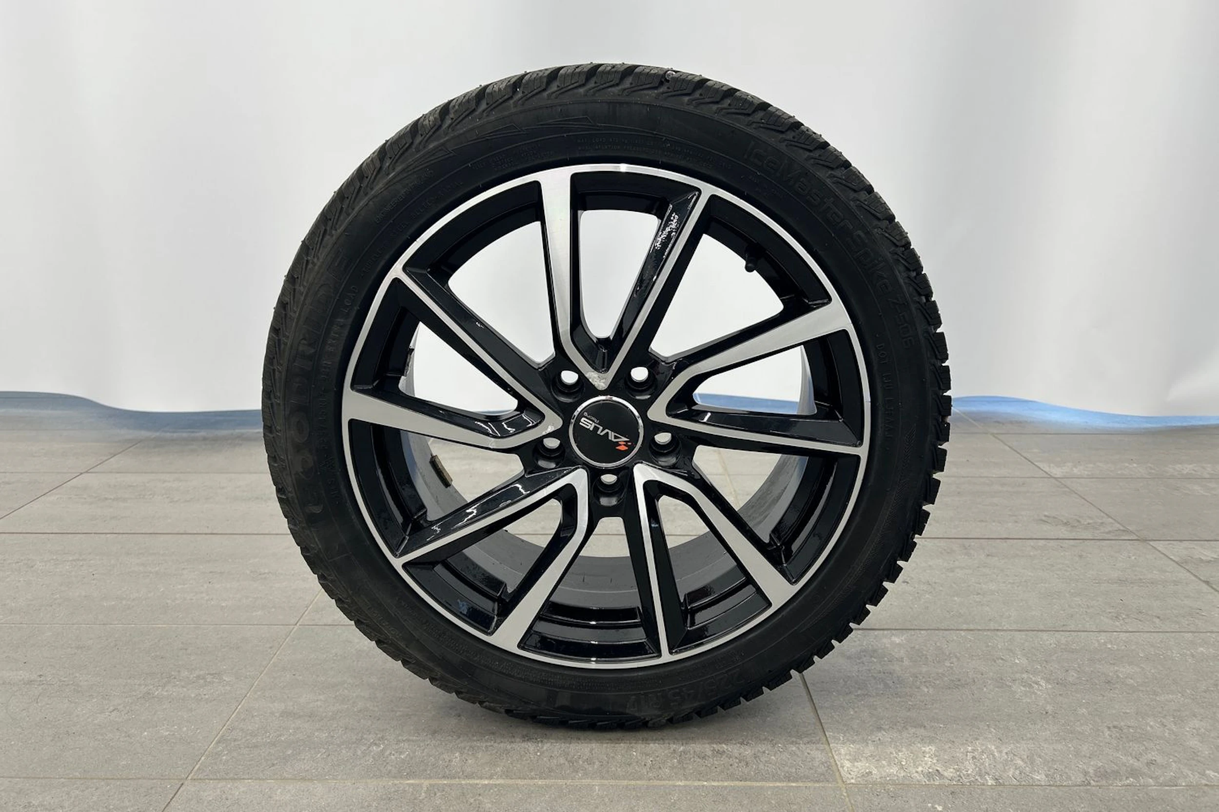valkoinen Volkswagen Golf 2021 kuva 10.
