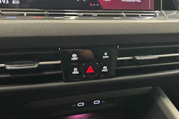 valkoinen Volkswagen Golf 2021 kuva 18.