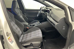valkoinen Volkswagen Golf 2021 kuva 21.