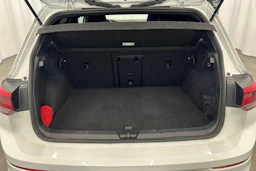 valkoinen Volkswagen Golf 2021 kuva 22.