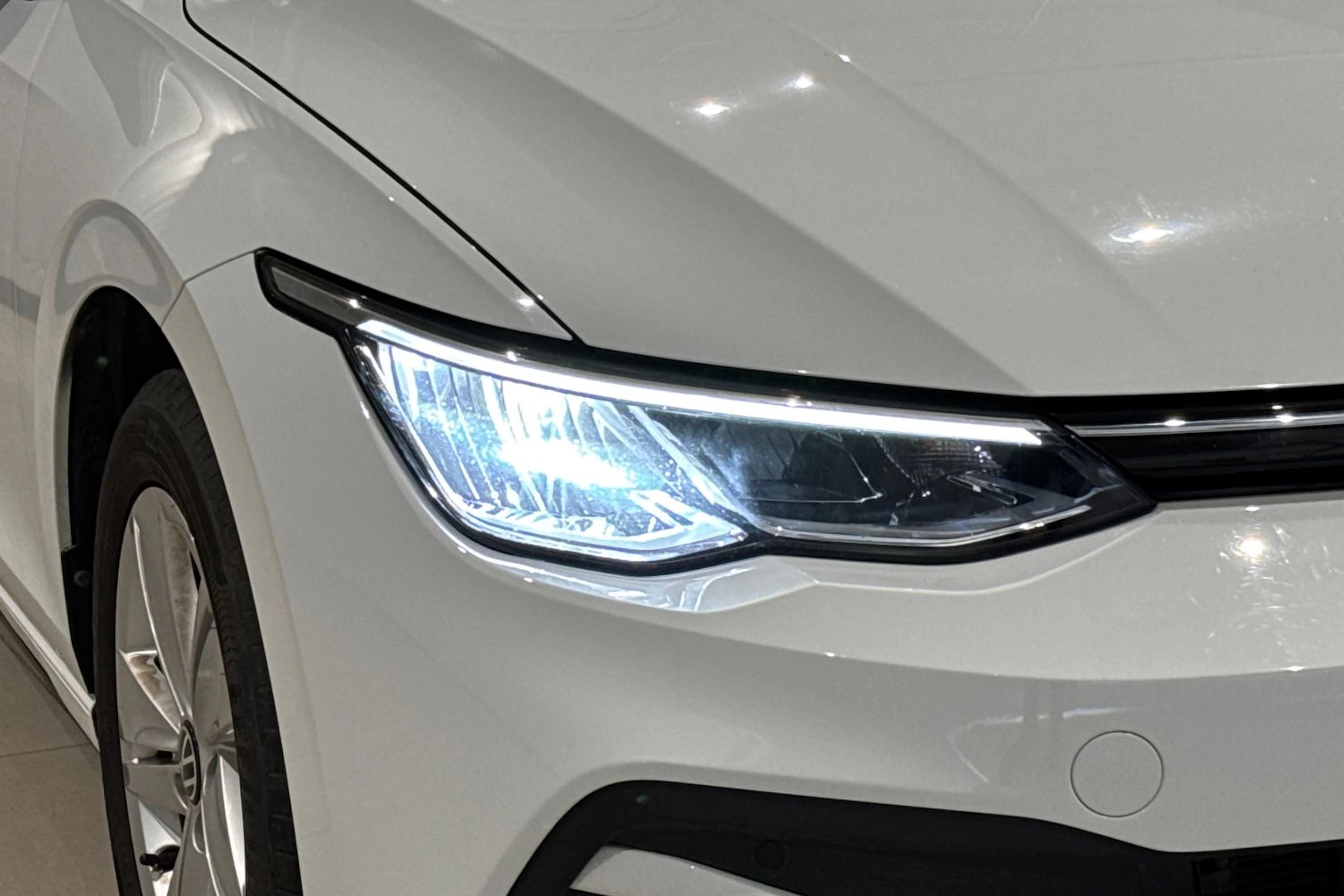 valkoinen Volkswagen Golf 2021 kuva 12.