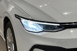 valkoinen Volkswagen Golf 2021 kuva 12.