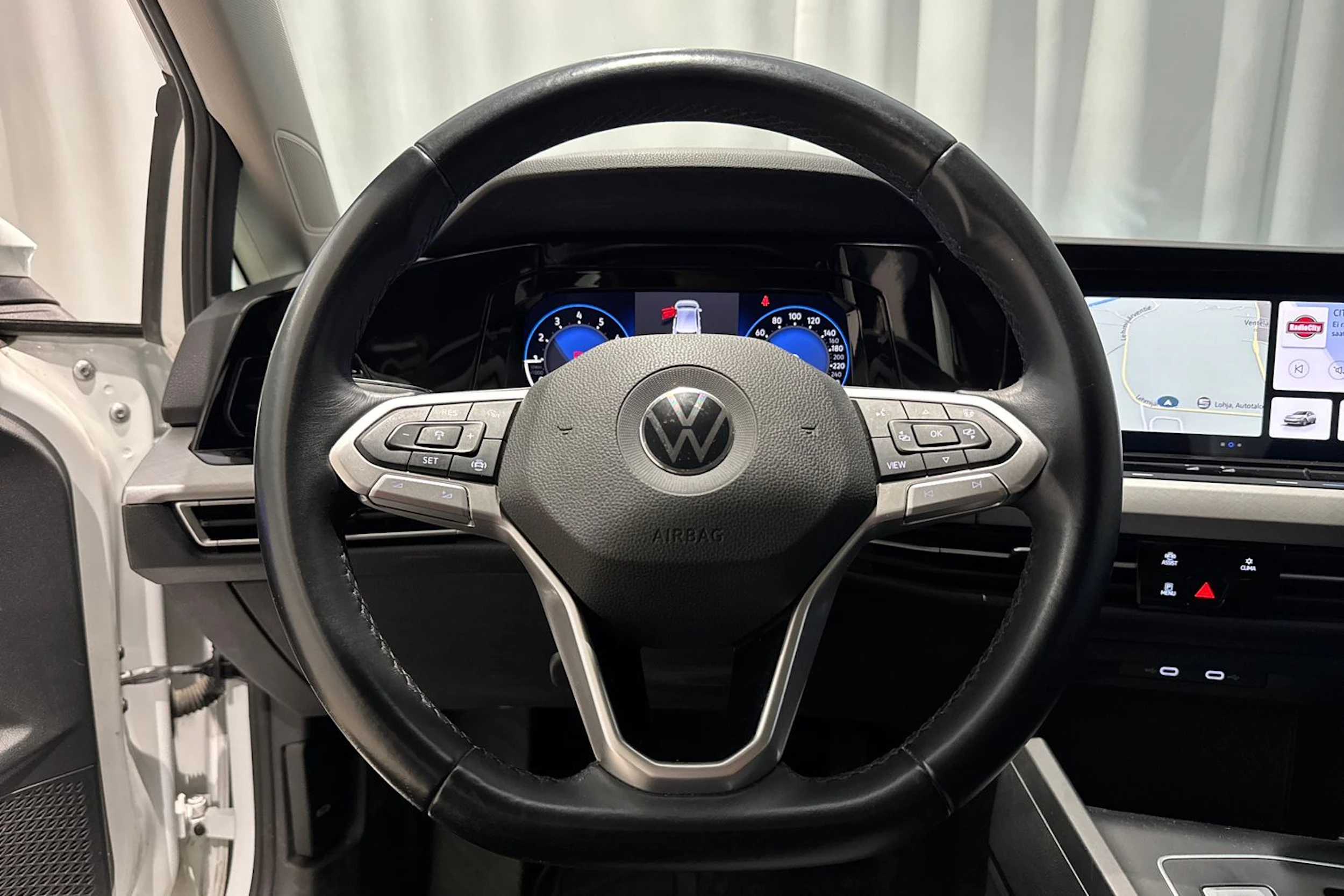valkoinen Volkswagen Golf 2021 kuva 16.