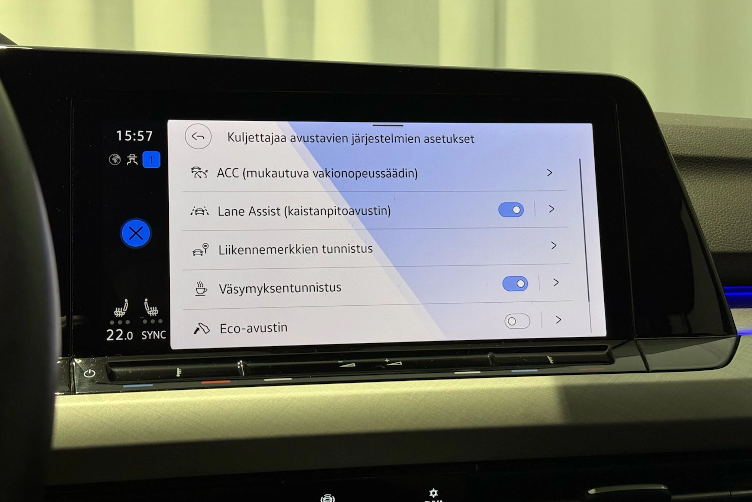 valkoinen Volkswagen Golf 2021 kuva 24.