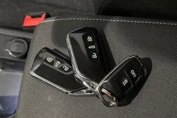 valkoinen Volkswagen Golf 2021 kuva 29.