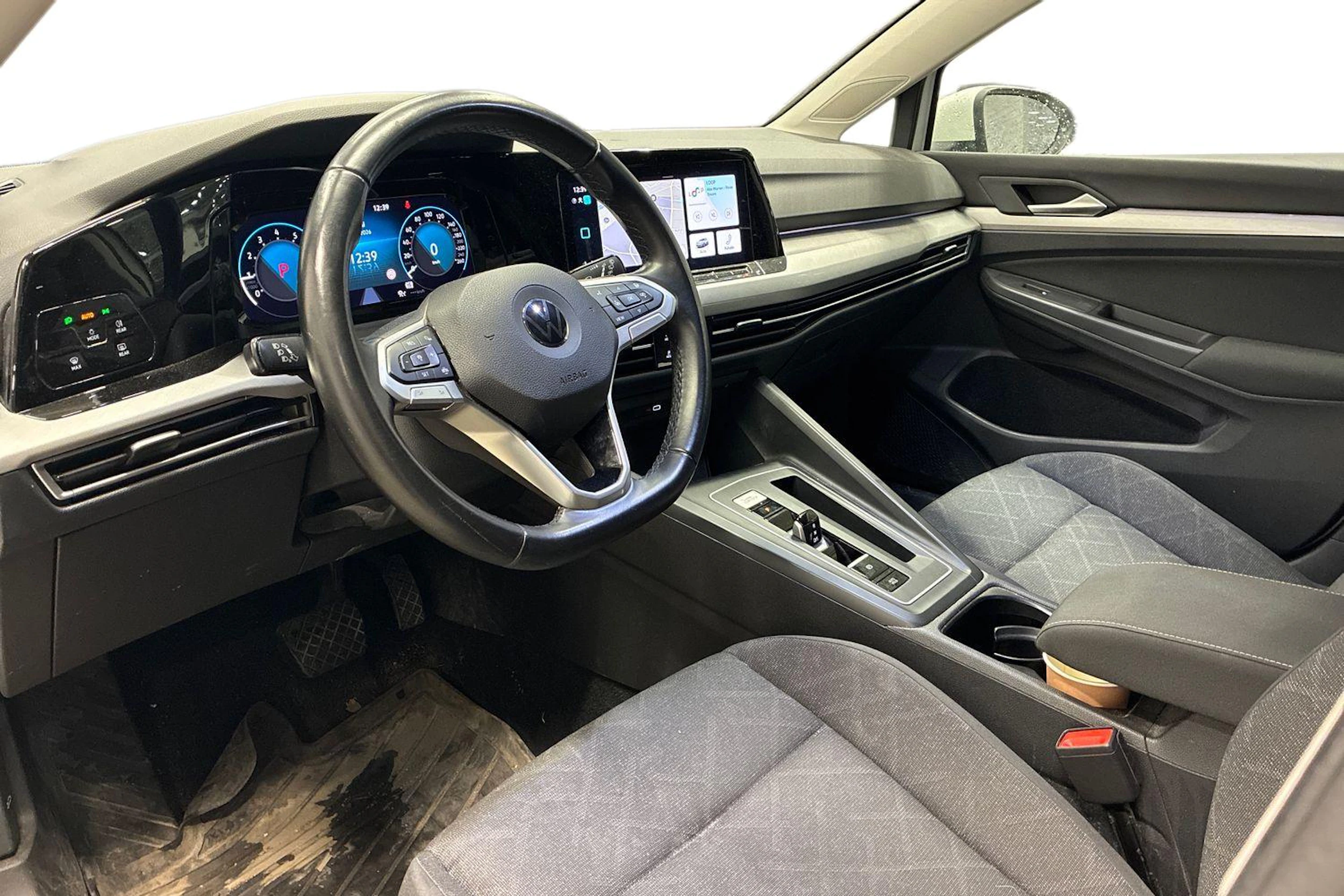 valkoinen Volkswagen Golf 2021 kuva 3.