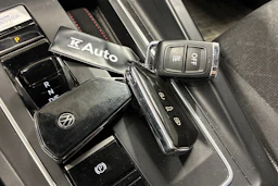 valkoinen Volkswagen Golf 2021 kuva 5.