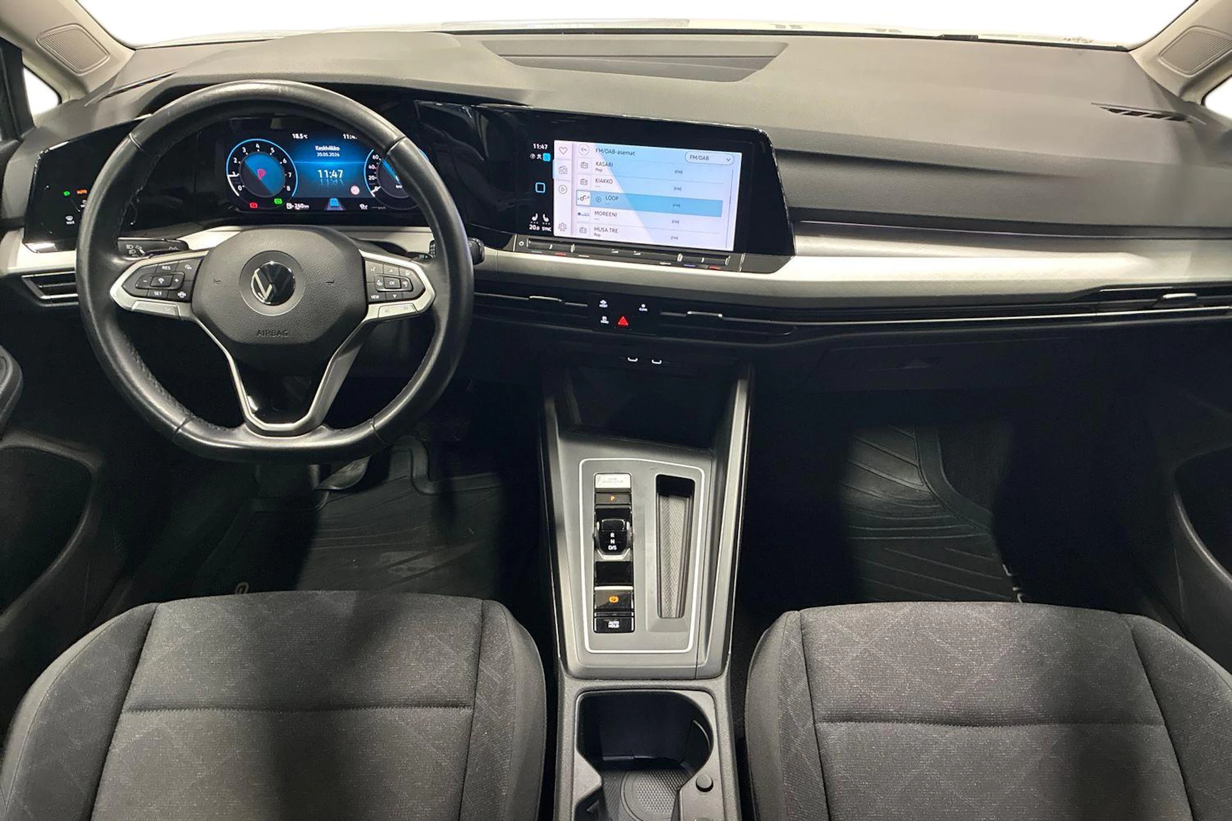 valkoinen Volkswagen Golf 2021 kuva 11.