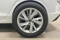 valkoinen Volkswagen Golf 2021 kuva 13.
