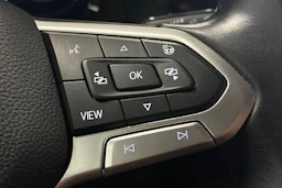 valkoinen Volkswagen Golf 2021 kuva 18.
