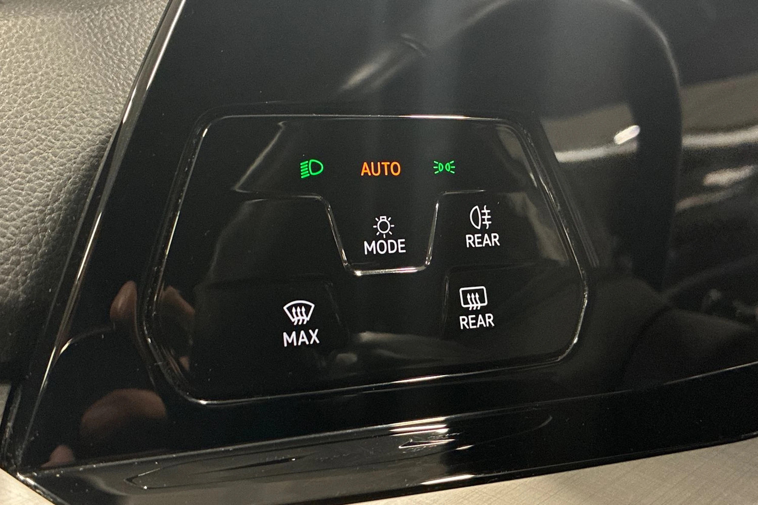valkoinen Volkswagen Golf 2021 kuva 19.