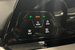 valkoinen Volkswagen Golf 2021 kuva 19.