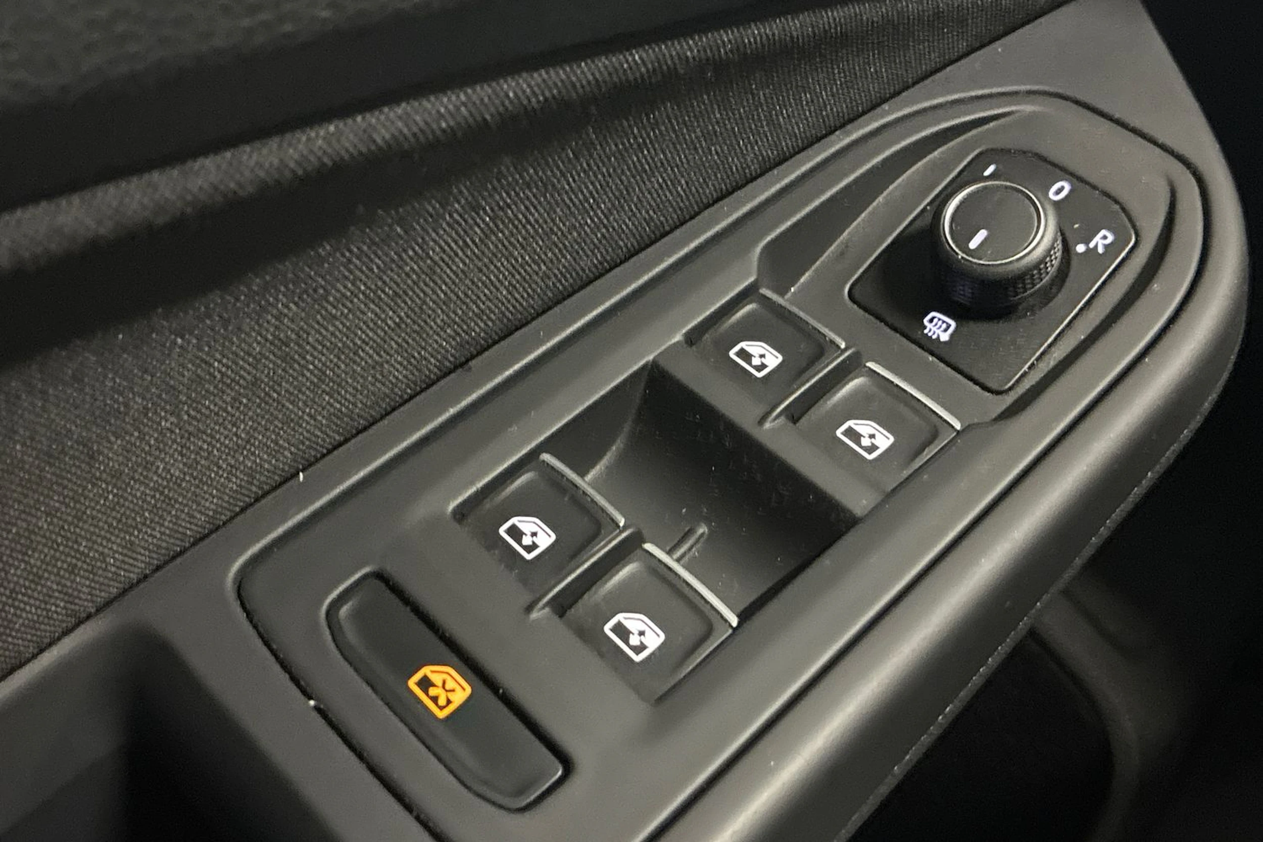 valkoinen Volkswagen Golf 2021 kuva 20.
