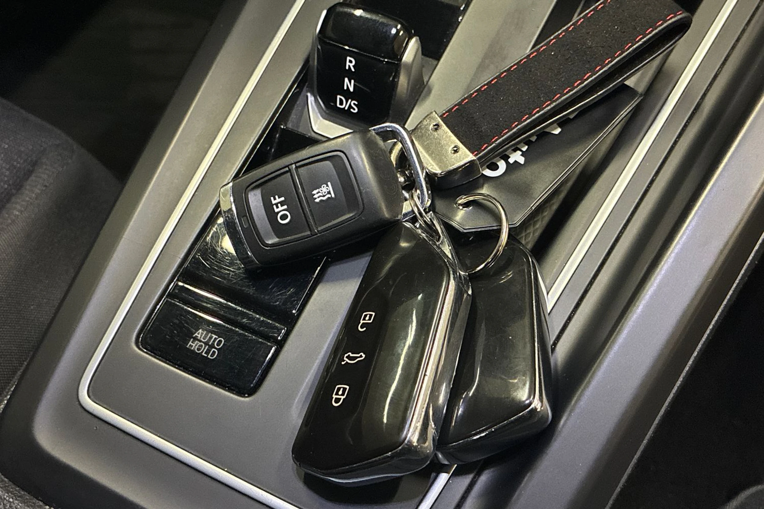 valkoinen Volkswagen Golf 2021 kuva 30.