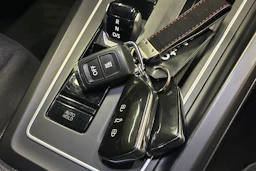 valkoinen Volkswagen Golf 2021 kuva 30.