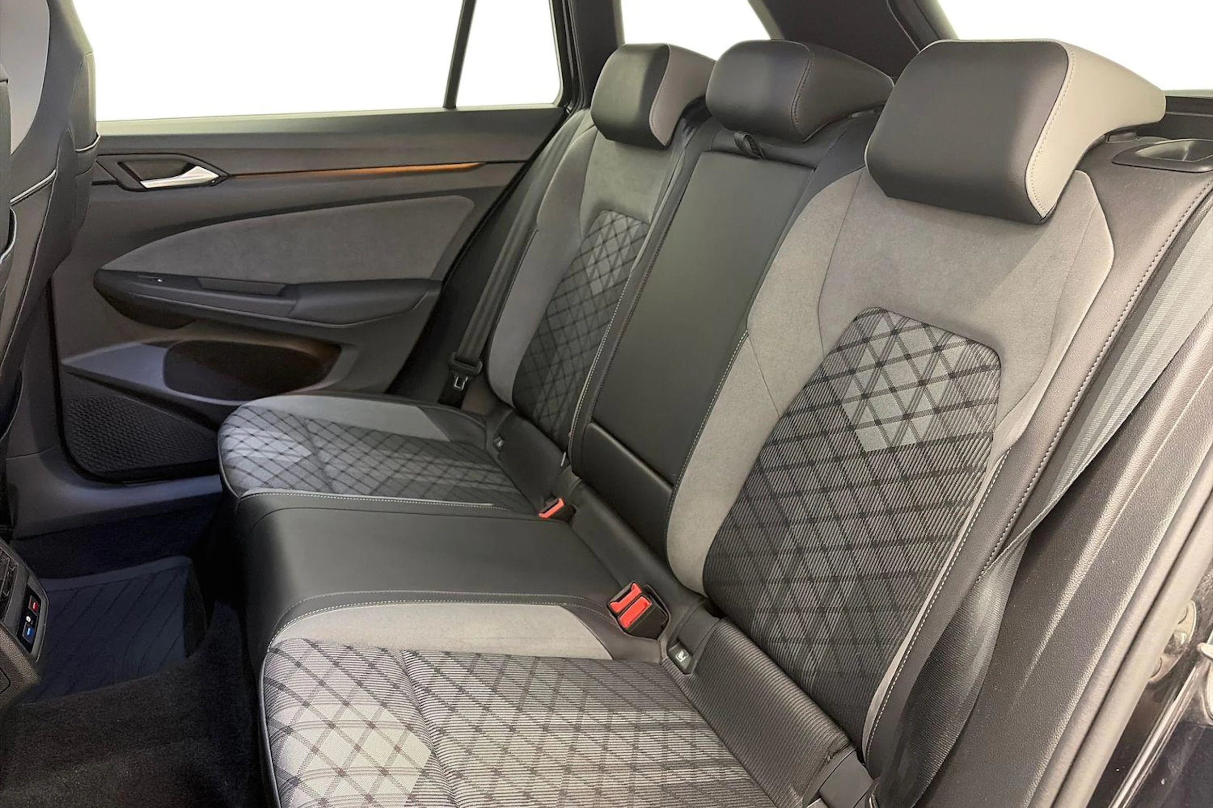 Musta Volkswagen GOLF 2021 kuva 11.