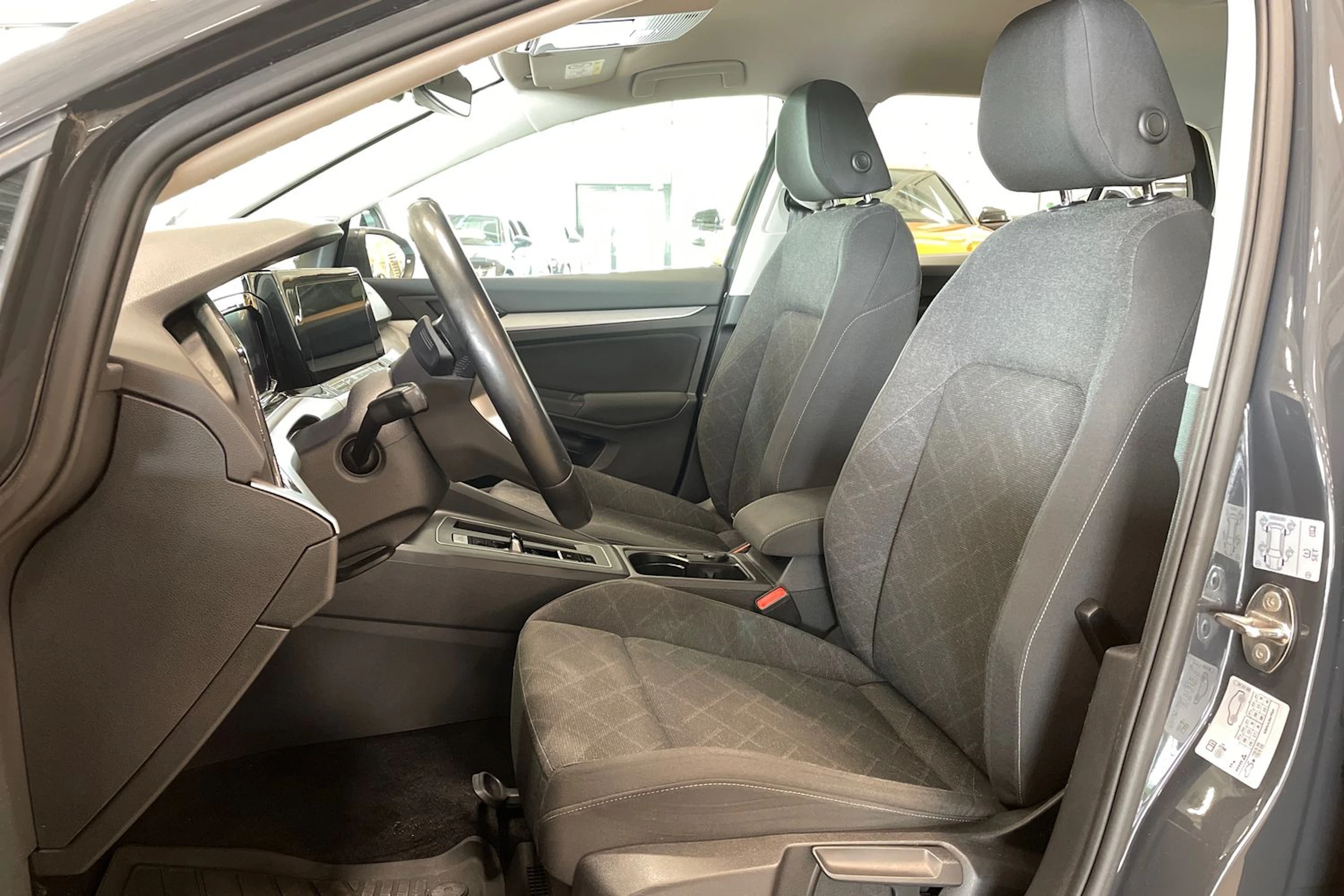 harmaa Volkswagen Golf 2021 kuva 11.