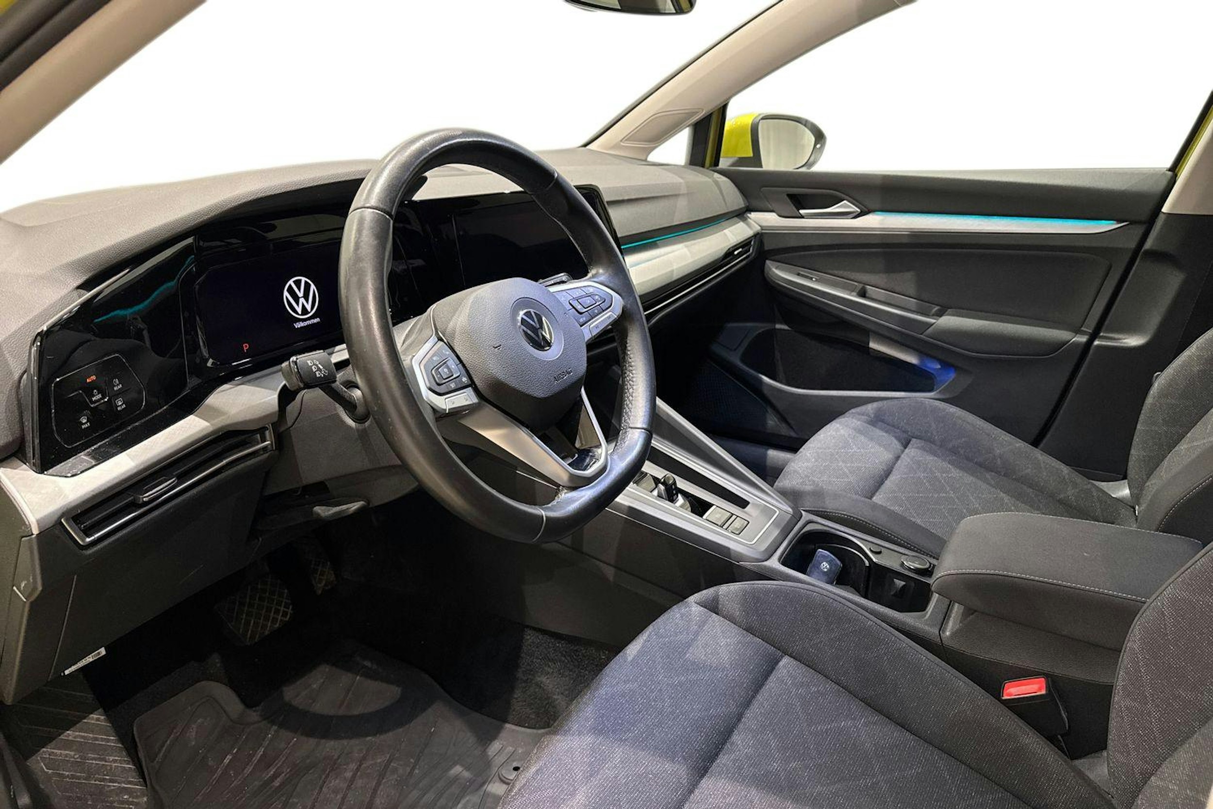 keltainen Volkswagen Golf 2021 kuva 7.