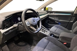 keltainen Volkswagen Golf 2021 kuva 7.