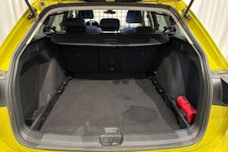 keltainen Volkswagen Golf 2021 kuva 14.