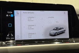keltainen Volkswagen Golf 2021 kuva 20.