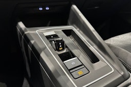 keltainen Volkswagen Golf 2021 kuva 23.