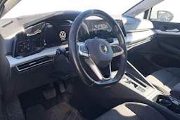 valkoinen Volkswagen Golf 2021 kuva 3.