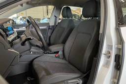 valkoinen Volkswagen Golf 2021 kuva 15.