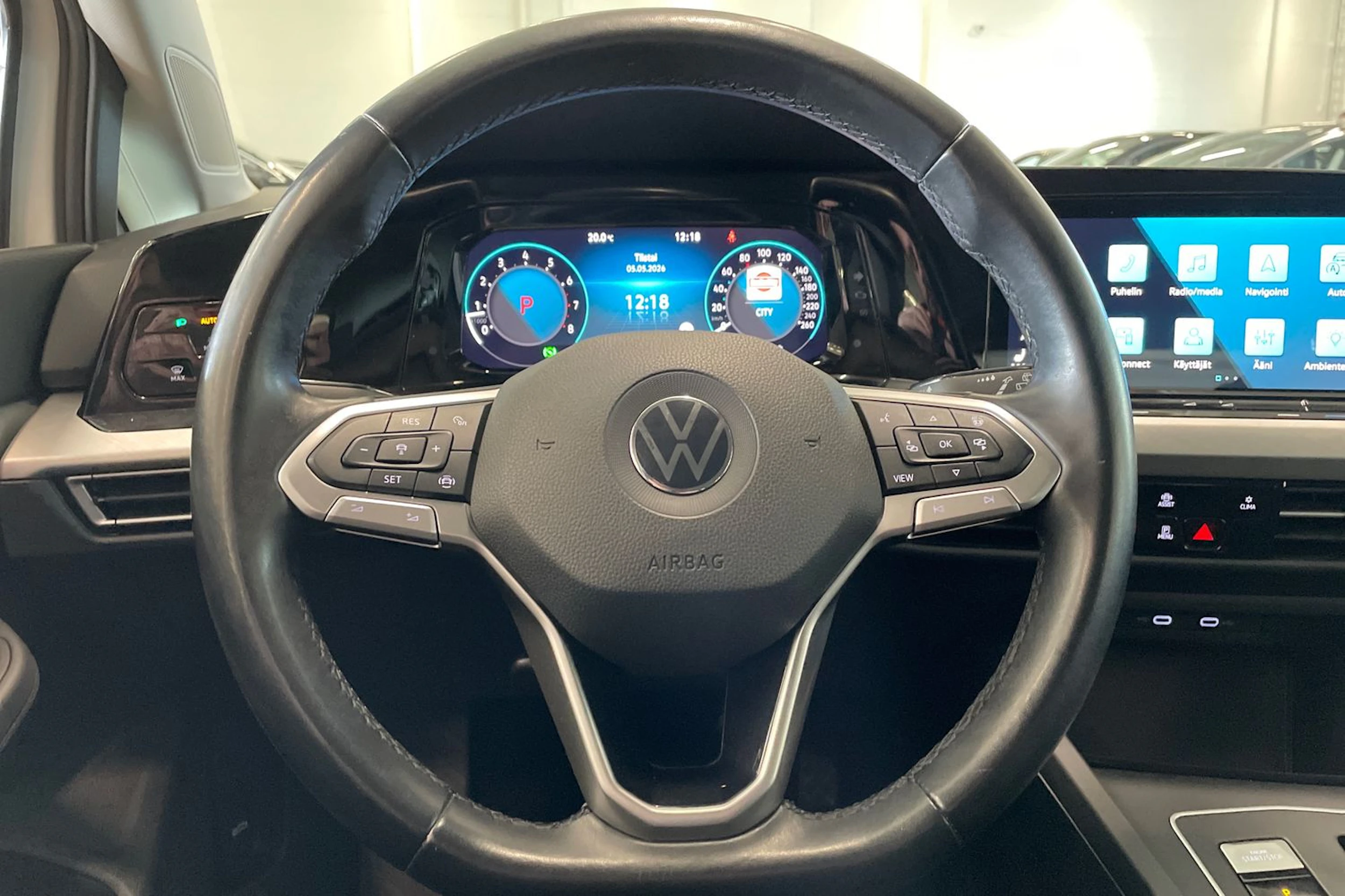 valkoinen Volkswagen Golf 2021 kuva 16.