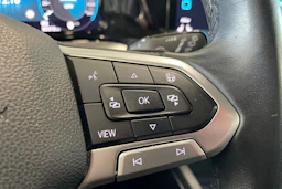 valkoinen Volkswagen Golf 2021 kuva 17.