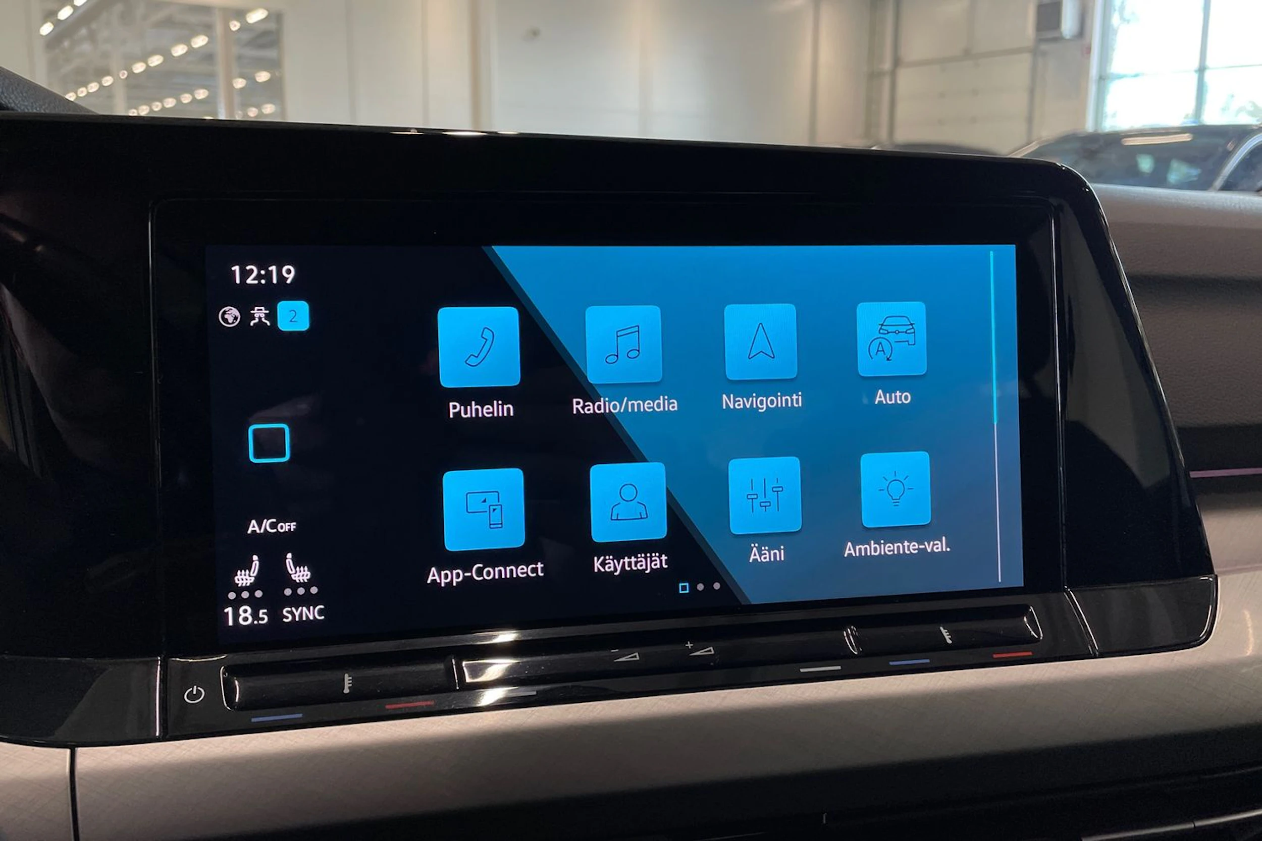 valkoinen Volkswagen Golf 2021 kuva 23.
