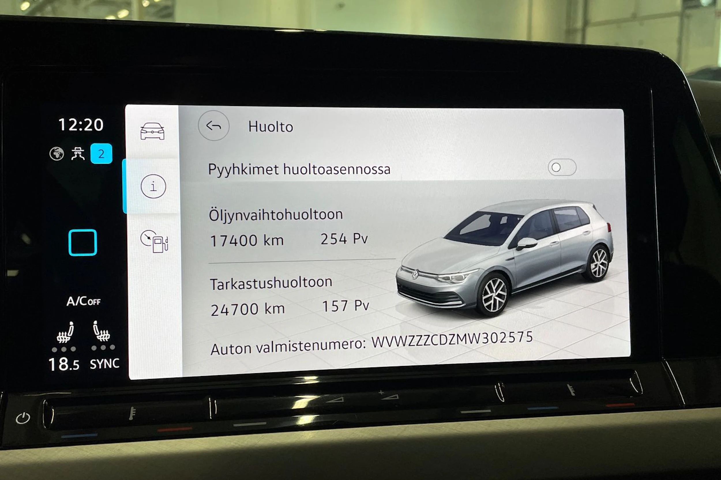 valkoinen Volkswagen Golf 2021 kuva 28.