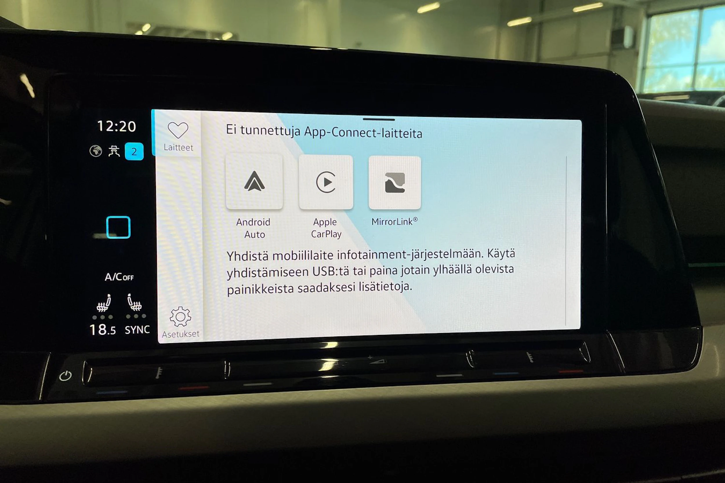 valkoinen Volkswagen Golf 2021 kuva 29.