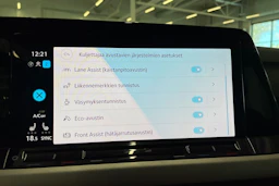 valkoinen Volkswagen Golf 2021 kuva 32.