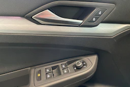 valkoinen Volkswagen Golf 2021 kuva 36.