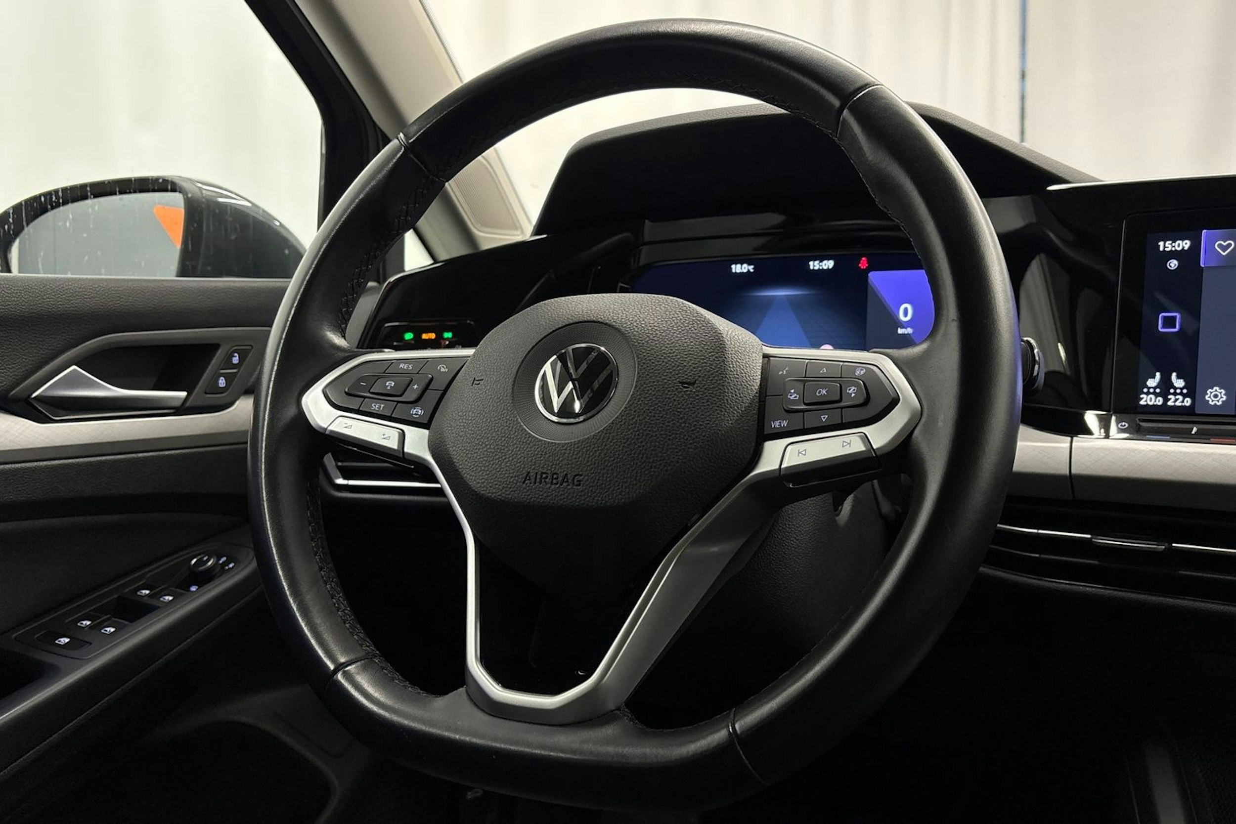 harmaa Volkswagen Golf 2021 kuva 15.