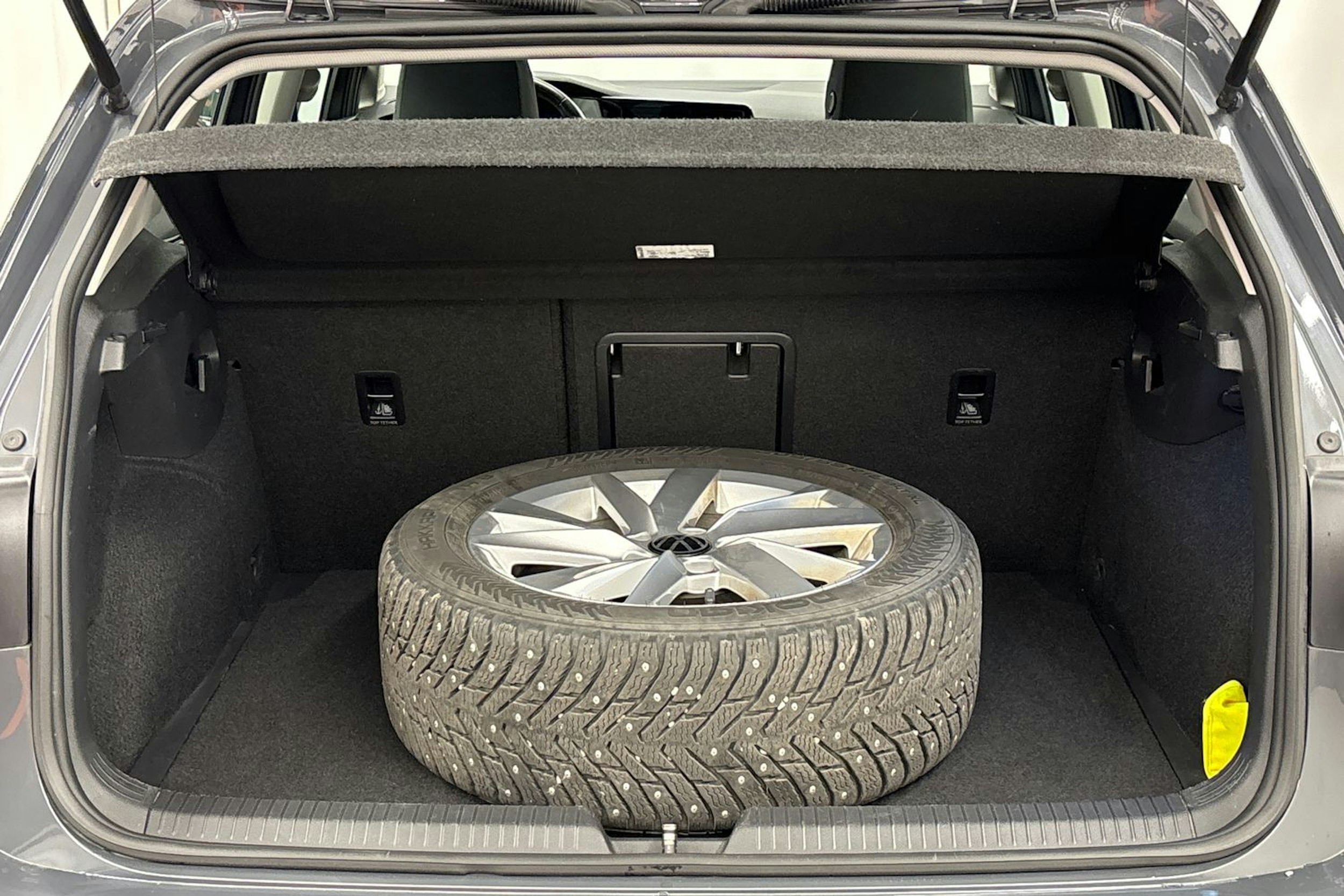 harmaa Volkswagen Golf 2021 kuva 24.