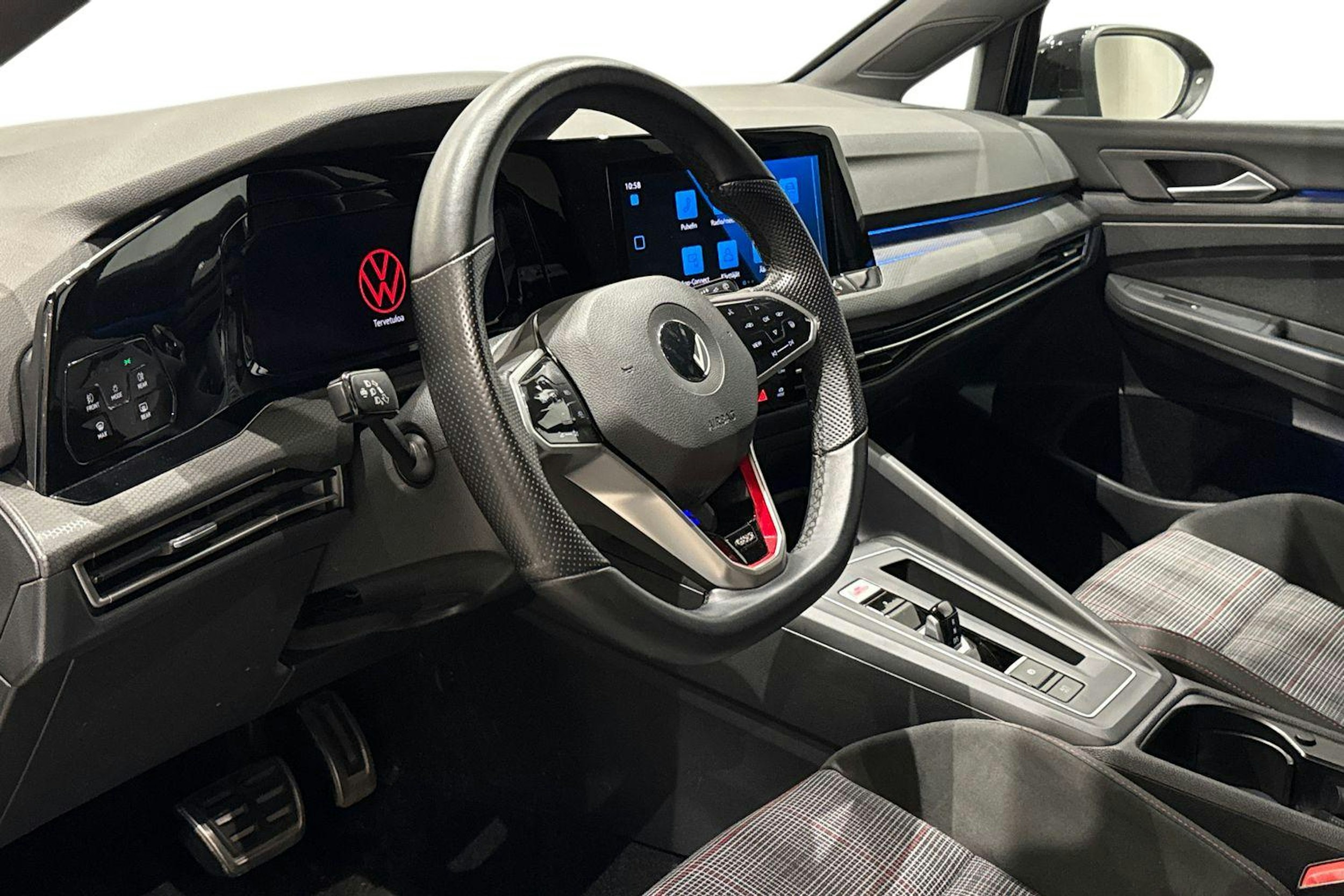 musta Volkswagen Golf 2021 kuva 7.