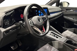 musta Volkswagen Golf 2021 kuva 7.