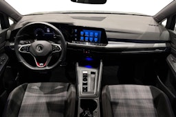 musta Volkswagen Golf 2021 kuva 9.