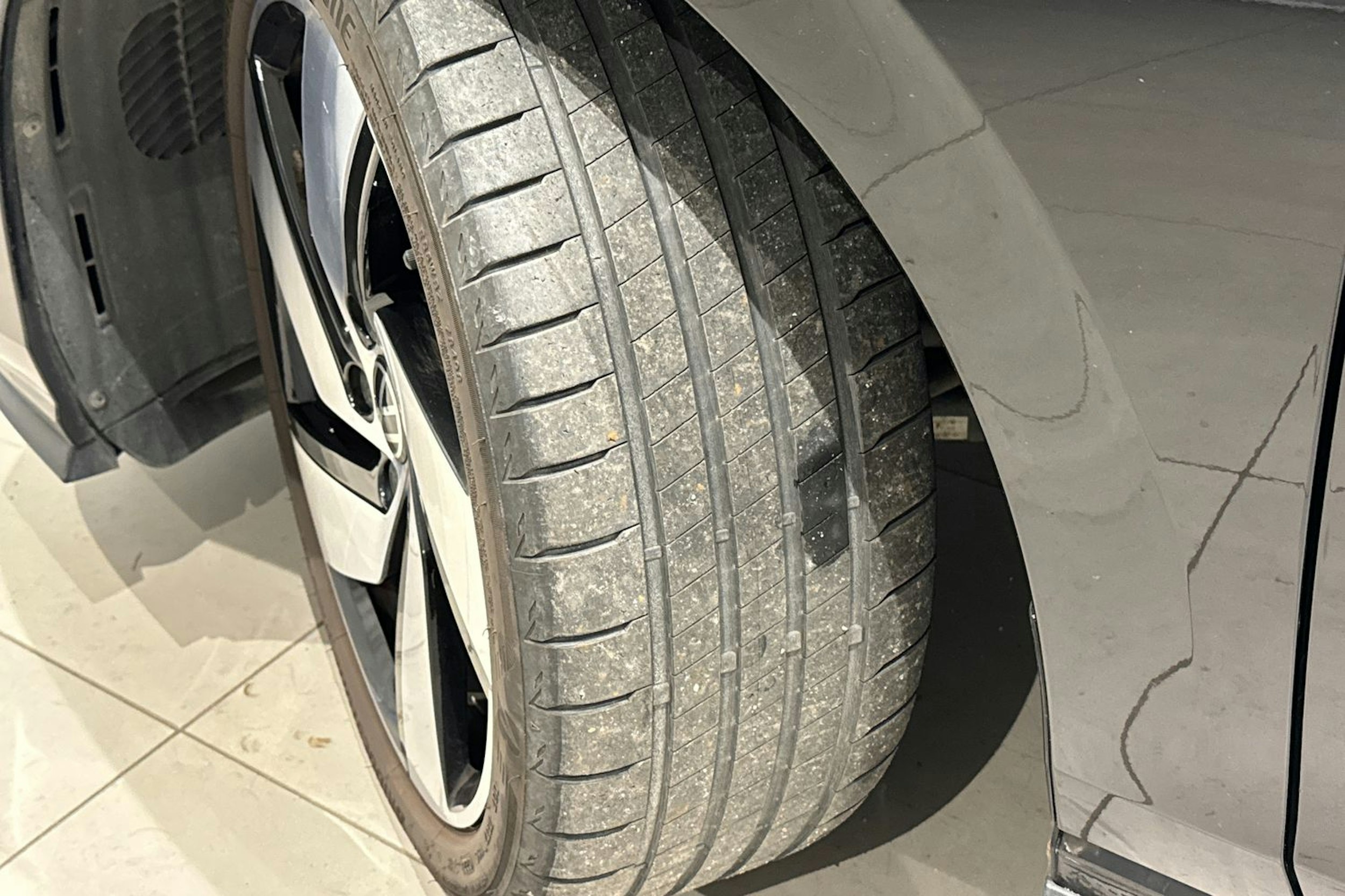 musta Volkswagen Golf 2021 kuva 13.