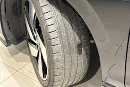 musta Volkswagen Golf 2021 kuva 13.