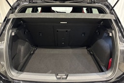 musta Volkswagen Golf 2021 kuva 15.