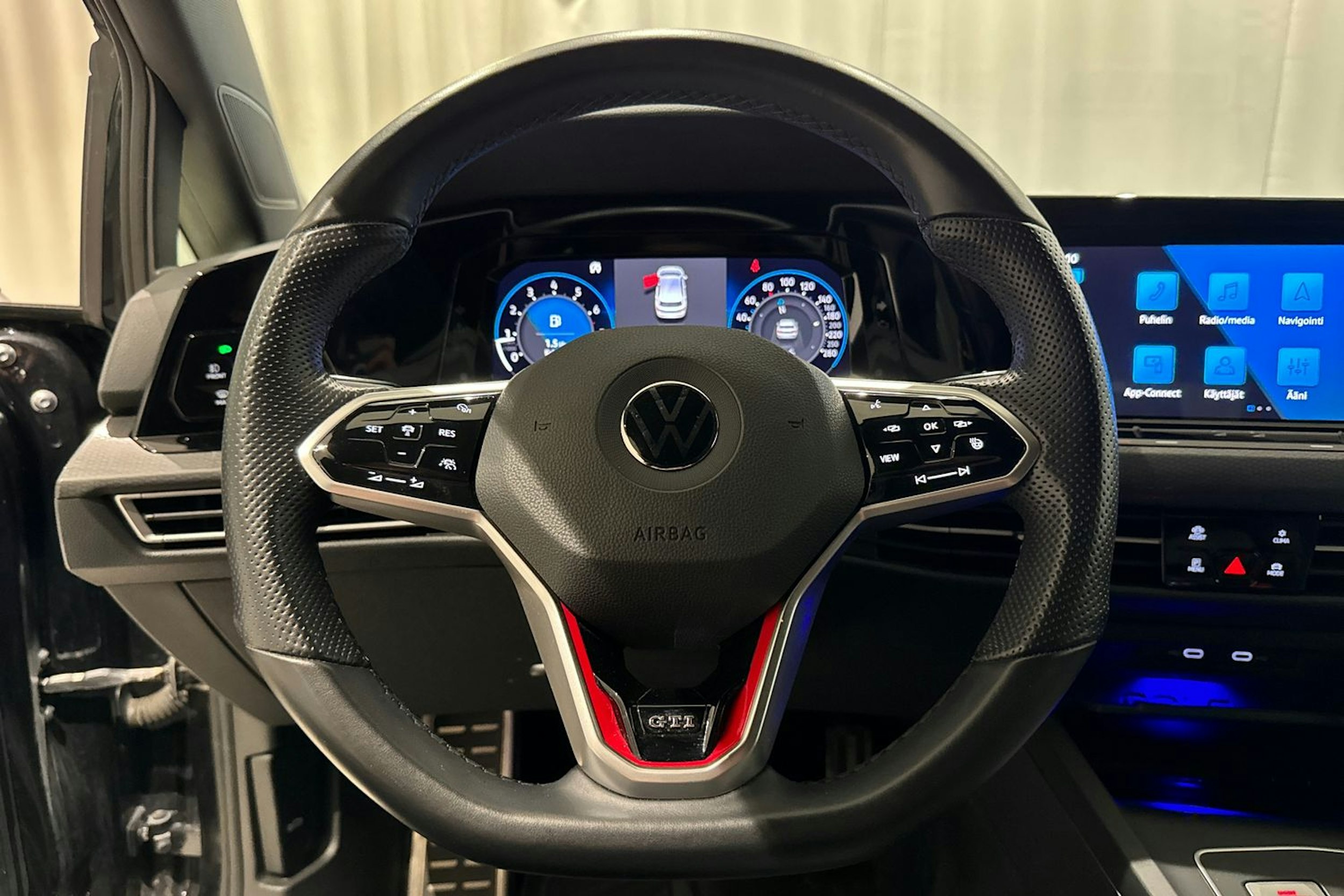 musta Volkswagen Golf 2021 kuva 17.